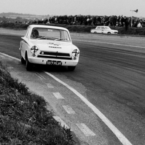 En déparage dans une courbe sans lever la roue avant...